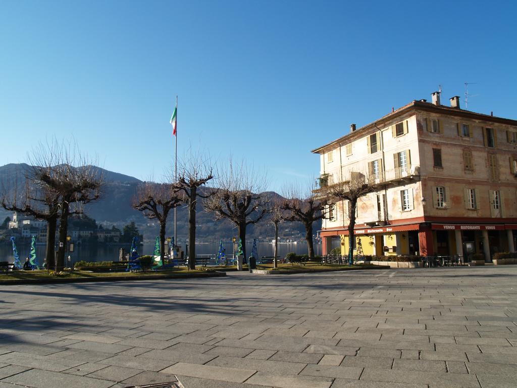 -Ortaflats- Appartamenti Imbarcadero & Palazzotto Orta San Giulio Rum bild